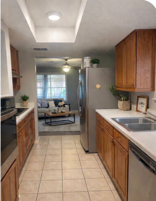 Building Photo - 1202 Twining Oaks Ln