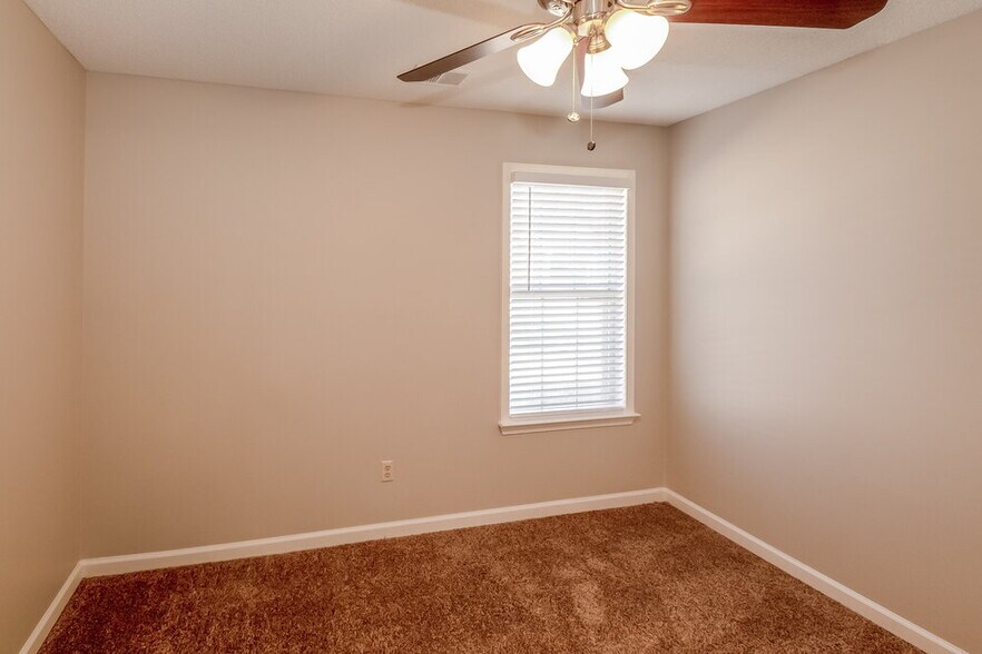 Building Photo - 7677 Fox Hunt Dr E