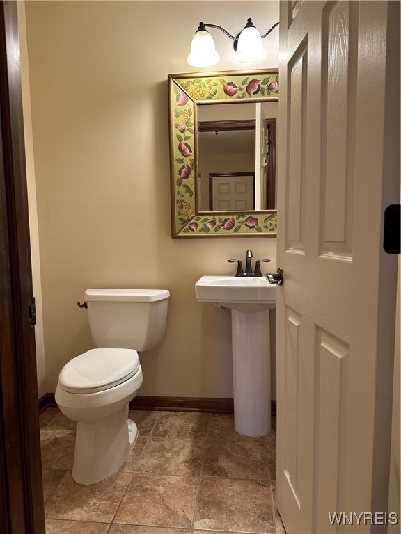 Building Photo - 8047 Laurel Park Ln