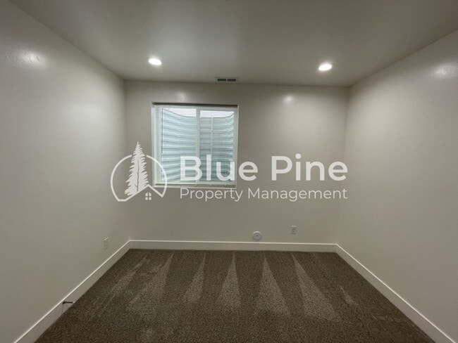 Building Photo - 5844 Wildrose Ave