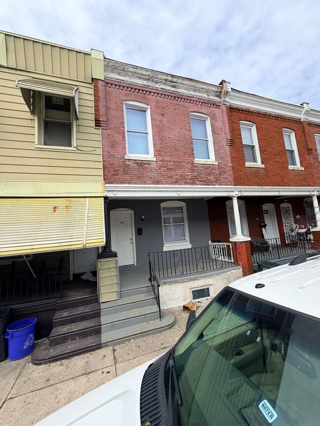 Building Photo - 426 N Salford St