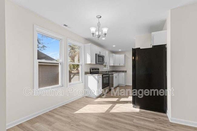 Building Photo - 660 Chestnut St