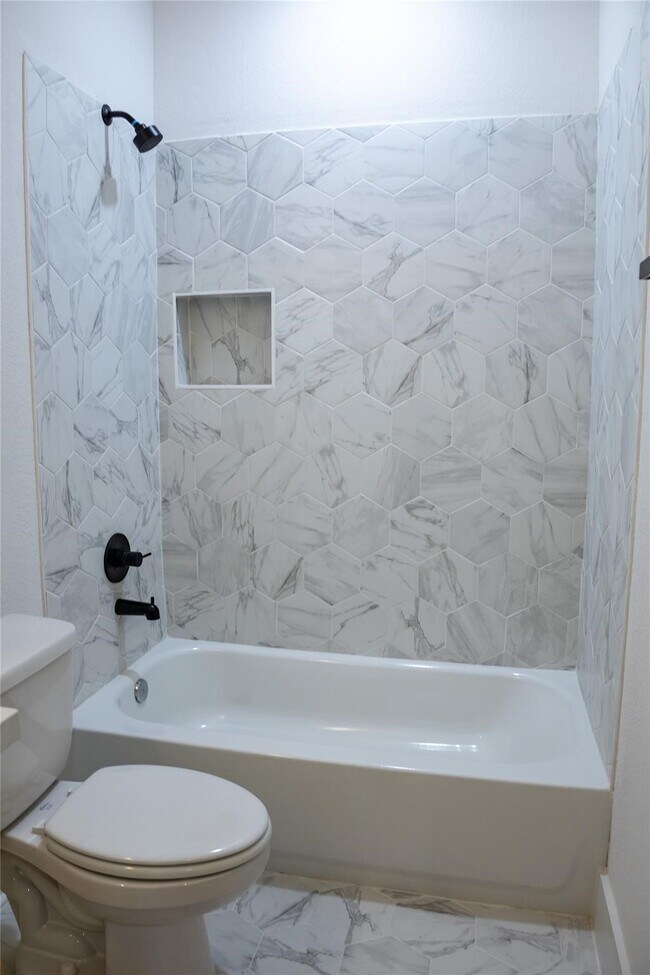 Building Photo - 8805 Parkway Dr