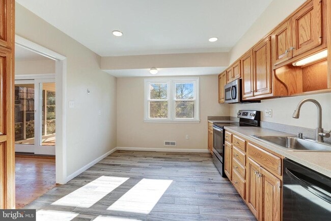 Building Photo - 1013 Westbriar Dr NE