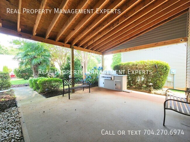 Building Photo - 15606 Seafield Ln