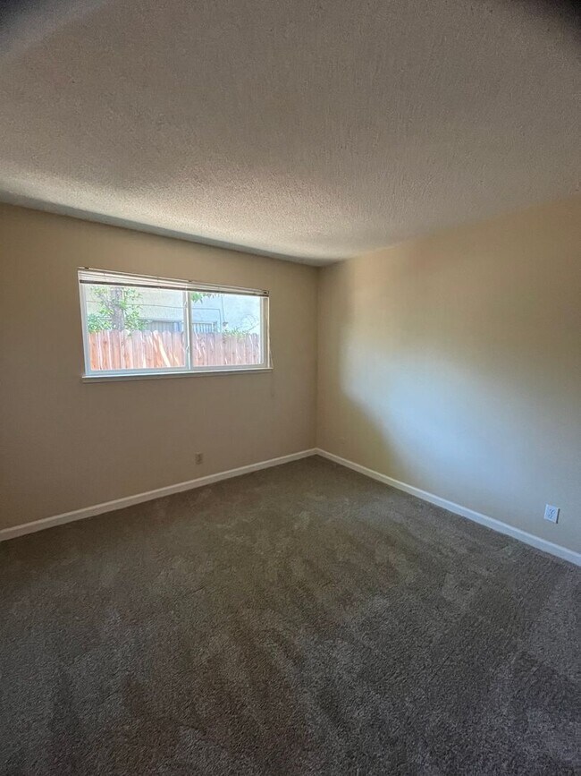 Building Photo - Cowell 4808-4810