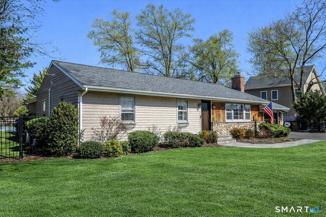 Building Photo - 58 Davenport Dr