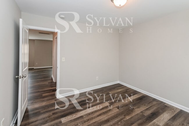 Building Photo - Lease today! No extra charge for contentment and relaxation!