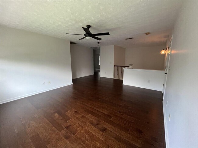 Building Photo - 3184 Elmwood Ct
