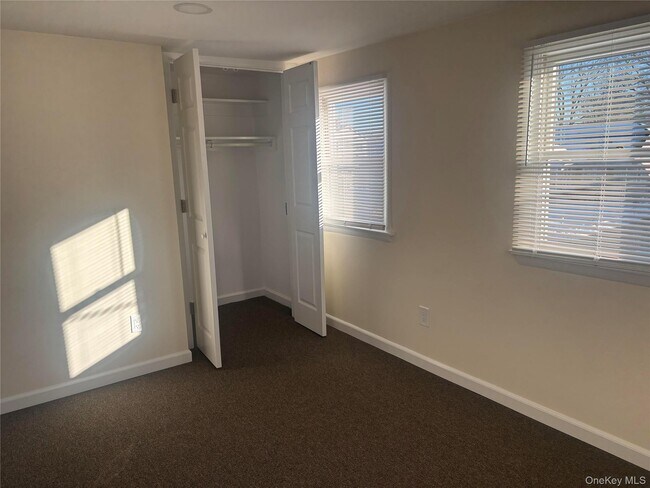 Building Photo - 215 E Lakewood St