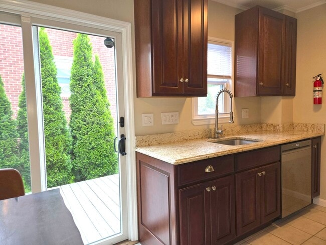 Building Photo - Beautifully updated, ranch style single fa...