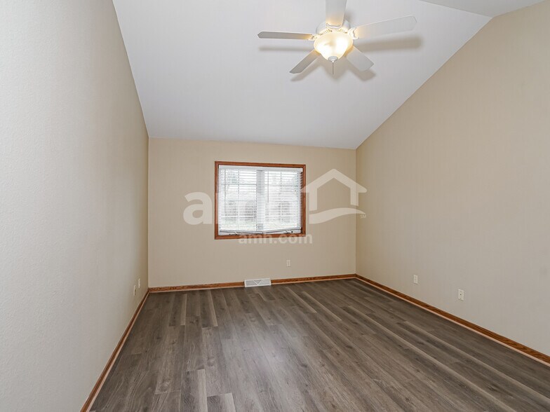 Building Photo - 338 Ponderosa Dr