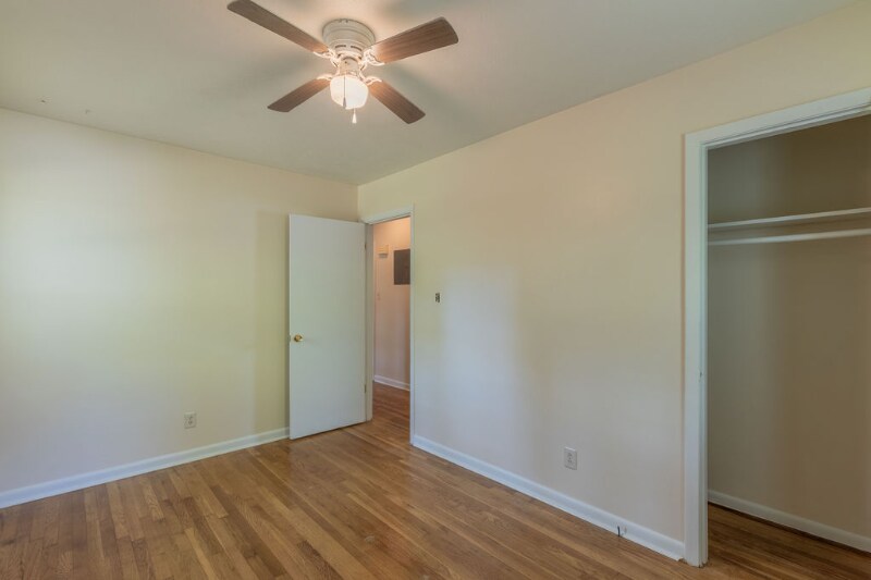 Building Photo - 925 Fleetwood Dr