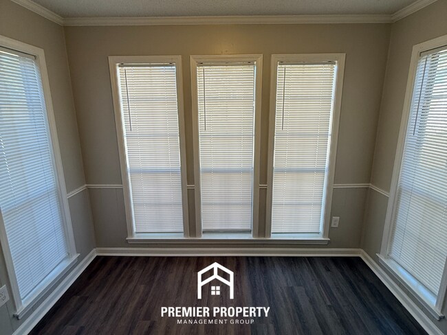 Building Photo - 4627 Chelwood Dr