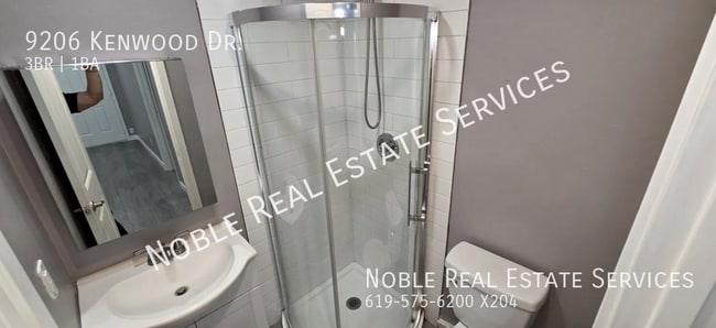 Building Photo - 9206 Kenwood Dr