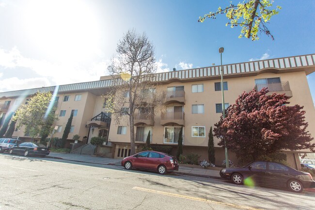 Primary Photo - 1553 Alice St