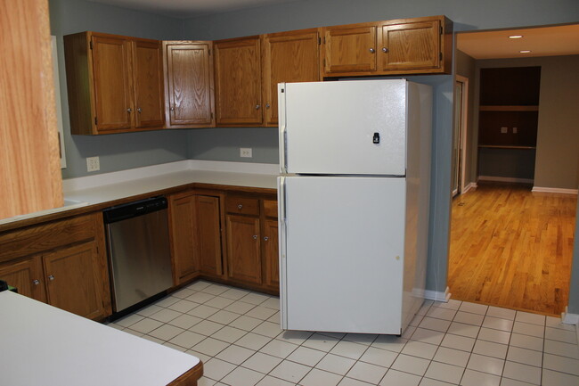 Building Photo - 10 Crestview Dr