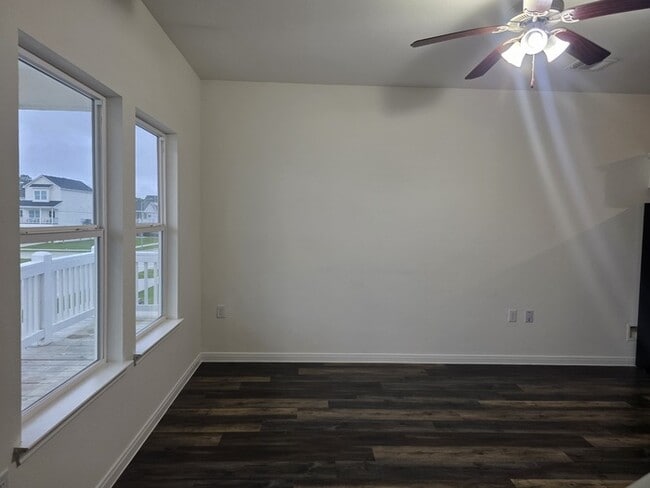 Building Photo - 4/2/2-With waterview!