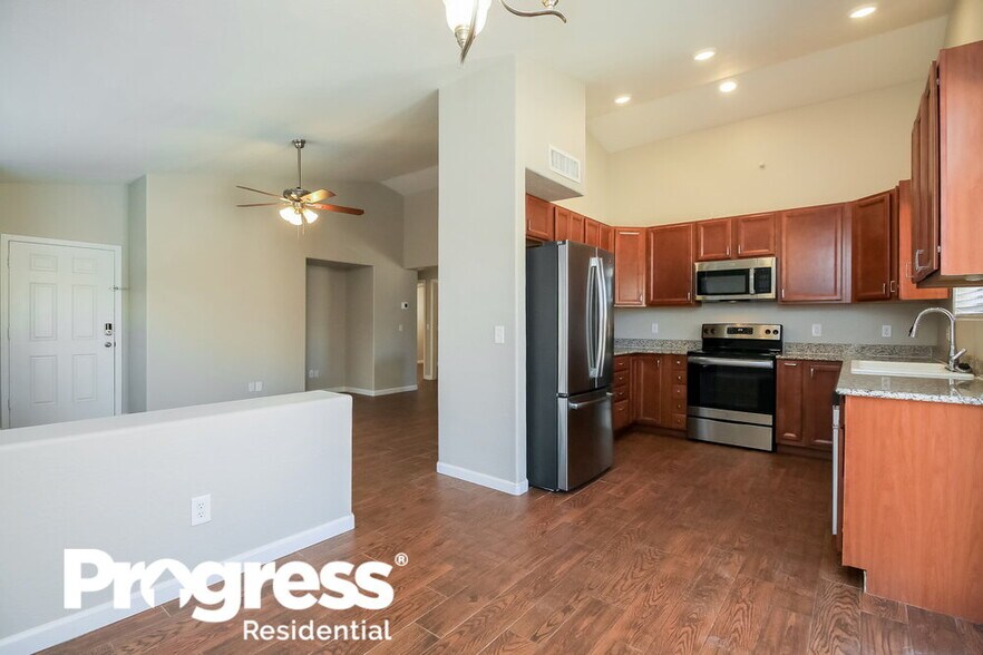 Building Photo - 44 E Coral Bean Dr