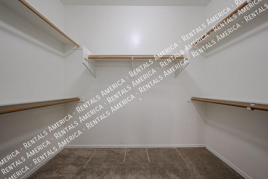 Building Photo - 44388 W Oster Dr