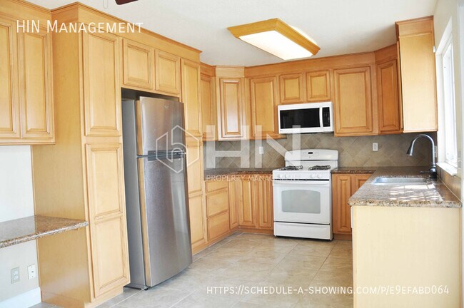 Building Photo - 2198 Goldcrest Cir