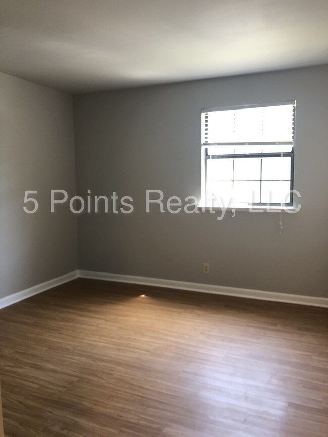 Building Photo - 420 Walton Ln