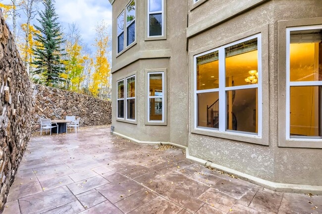 Building Photo - 736 Martin Dr