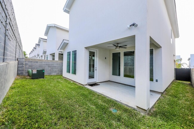 Building Photo - 7525 Cresta Bella St