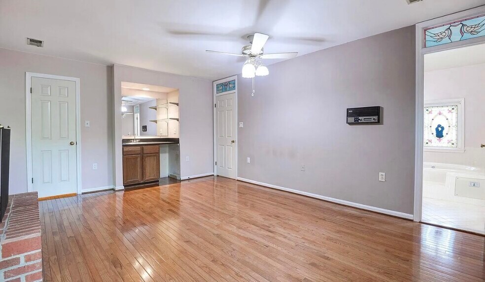 Building Photo - 6814 Braddock Rd