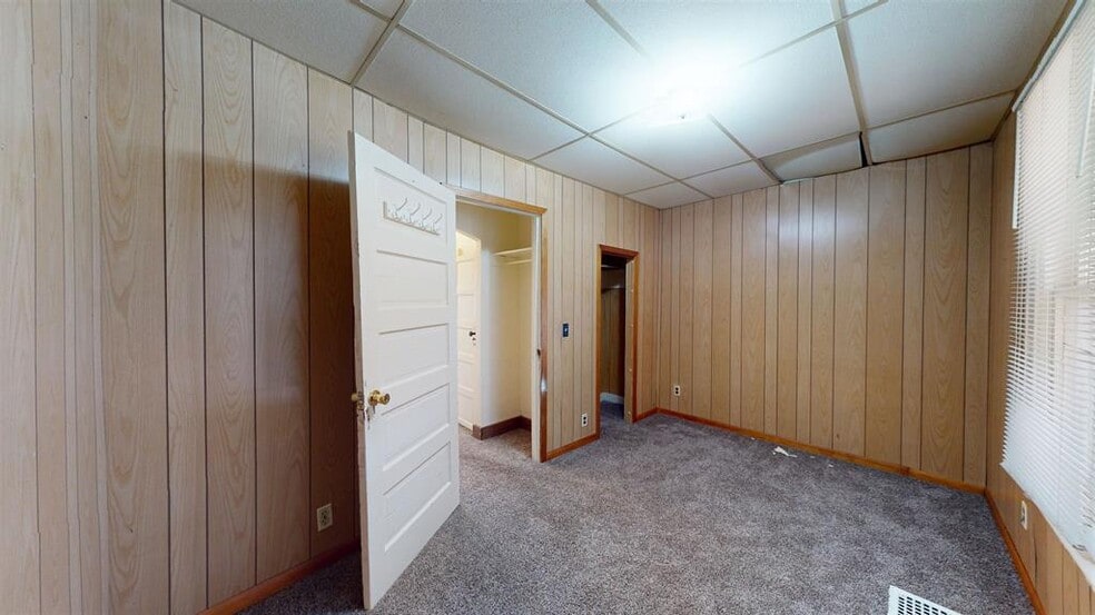 Building Photo - 721 5th St NE