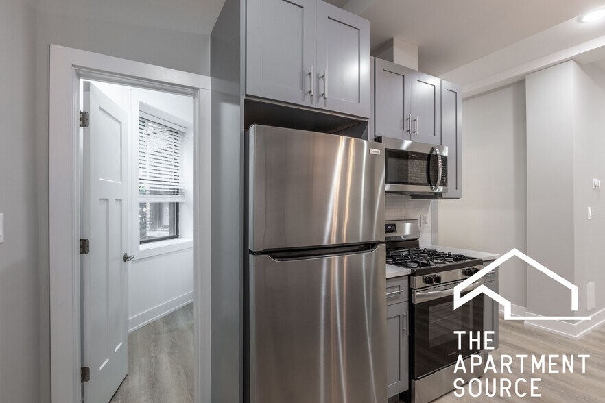 Building Photo - 454 W Belden Ave