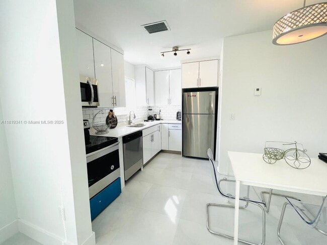 Primary Photo - 1515 NE 110th St