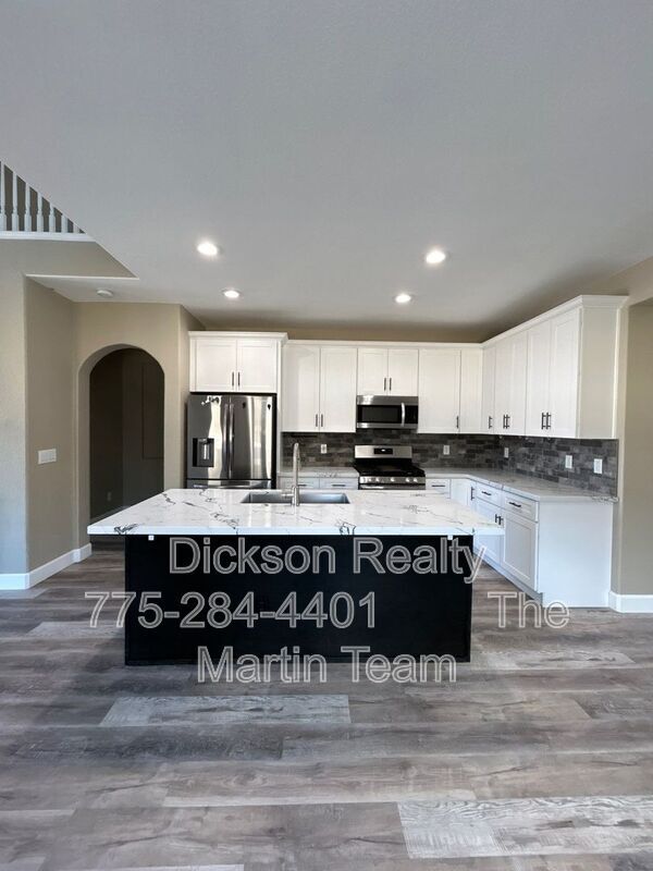 Building Photo - 600 Panama Dr