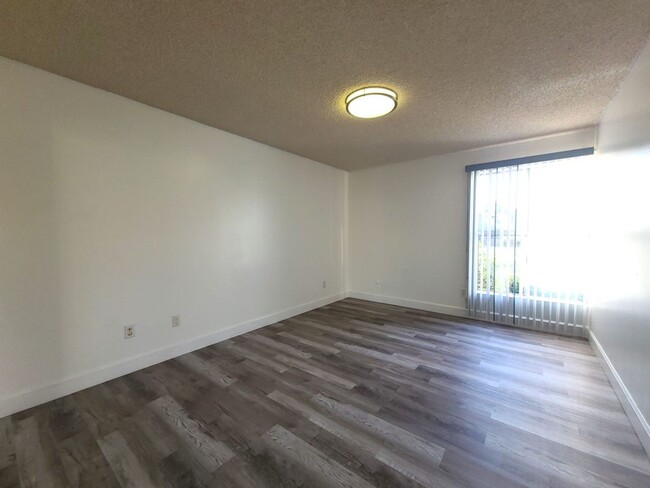 Building Photo - Spacious 1 Bedroom Condo in Chula Vista!