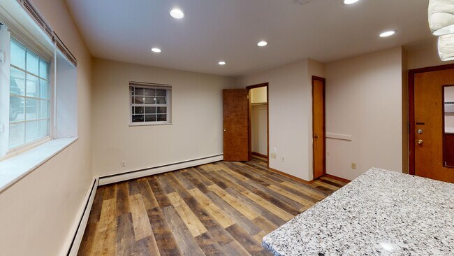 Building Photo - 120 E 13th Ave
