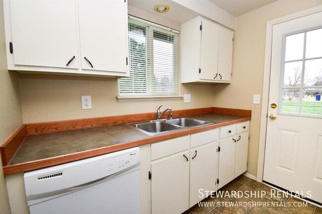 Building Photo - 336 S 51st Pl