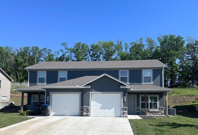 Building Photo - 3 Bed | 2.5 Bath | 1 Car Garage Duplex in Pleasant Hill w/ Special