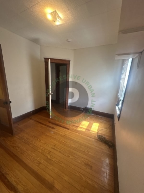 Building Photo - 9611 Larnder Ave