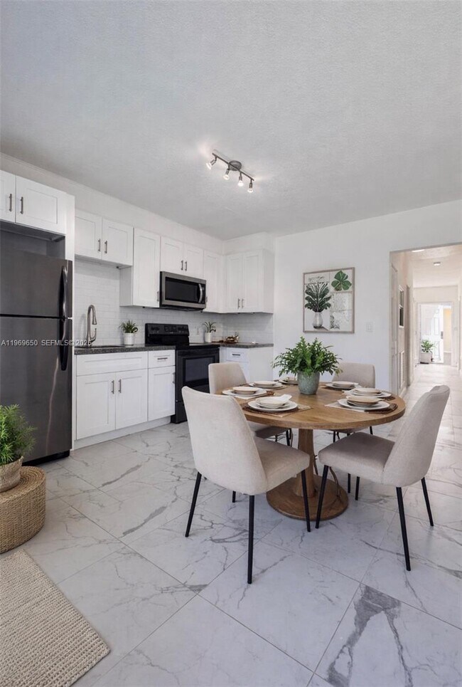 Building Photo - 903 80th St