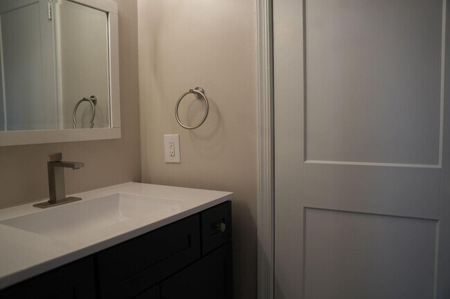 Building Photo - 84 Woodlake Dr