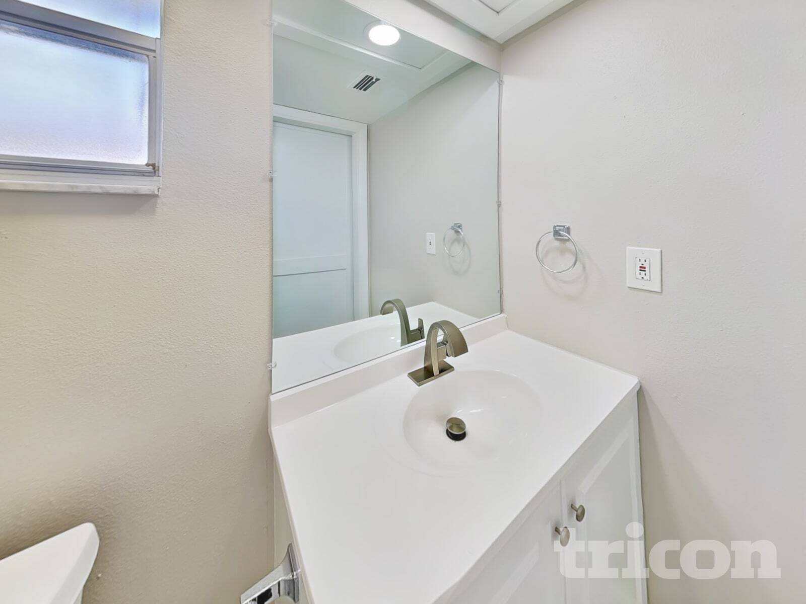 Building Photo - 10391 Lear St