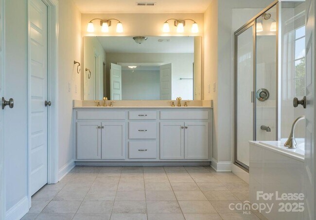 Building Photo - 6607 Wildbrook Dr
