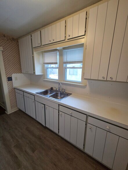 Building Photo - 1938 Clinton St