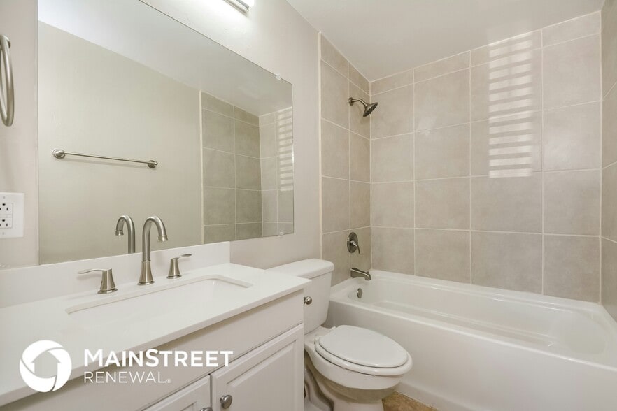 Building Photo - 4550 S Lotus Cir