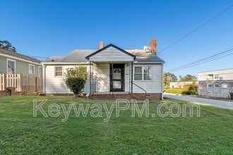 Building Photo - 2085 Heckle St