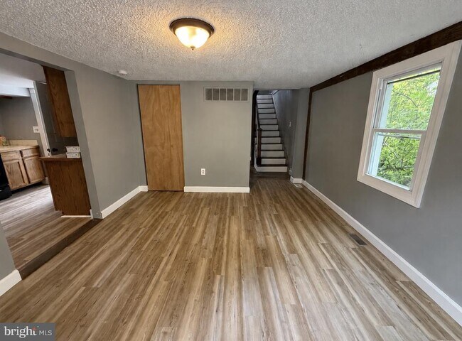 Building Photo - 1094 Kings Hwy