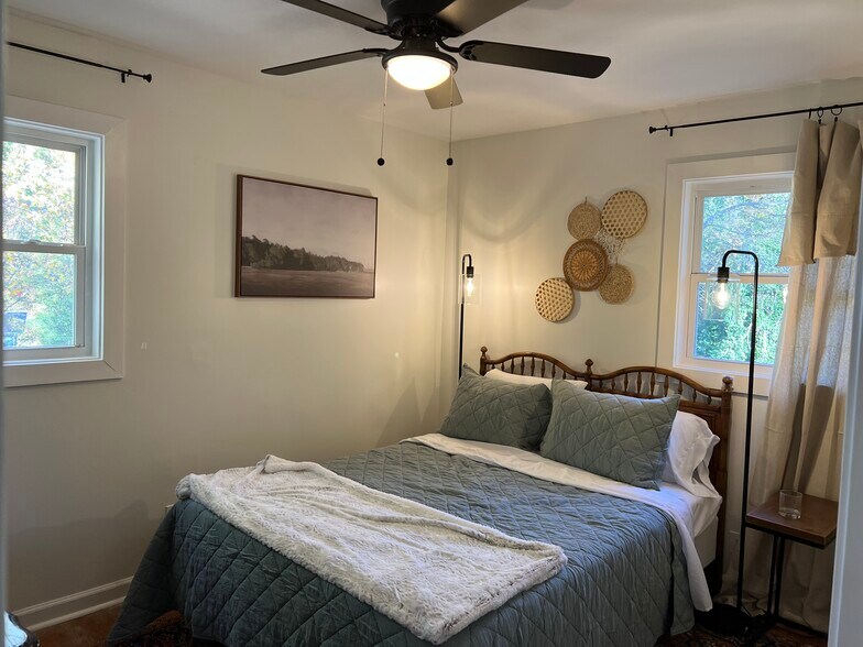 Building Photo - 4454 Roberta Cir