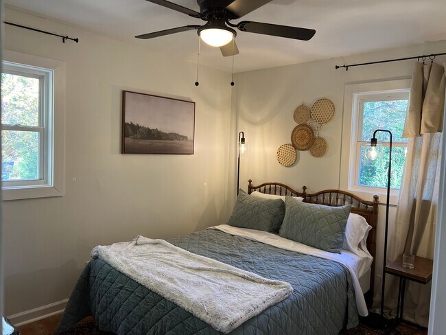 Building Photo - 4454 Roberta Cir