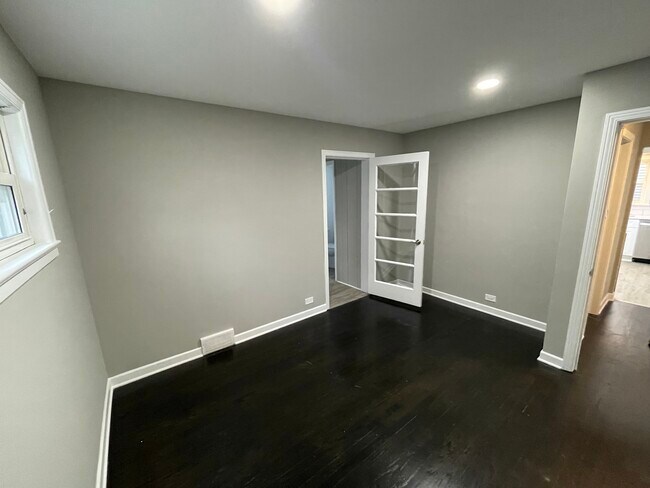 Bedroom 2 view 3 - 1550 Oakwood Ave