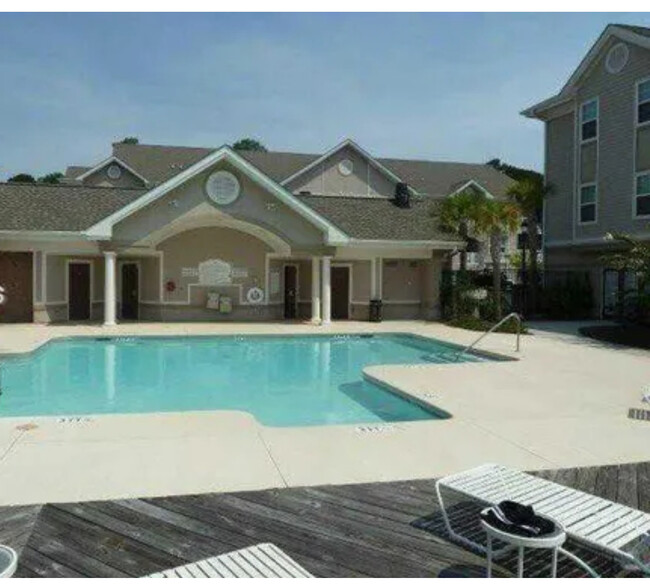 Building Photo - 4924 Bluffton Pky